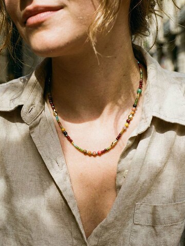 Nemomatheo Necklace 'Wandering Spirit – Mehrfarbige Natursteinkette' in Gold