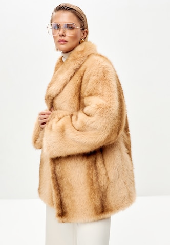 CESARE GASPARI Wintermantel in Beige