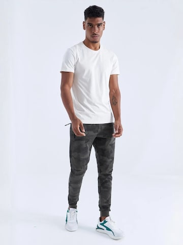 Skinny Pantaloni sportivi di Tommy Life in grigio