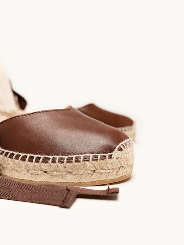 Décolleté sling 'Alpargata Cuña 5 cm' di Alhamas in marrone