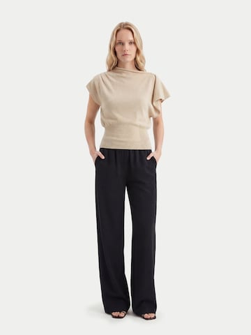 GOBI Cashmere Top in Beige: front