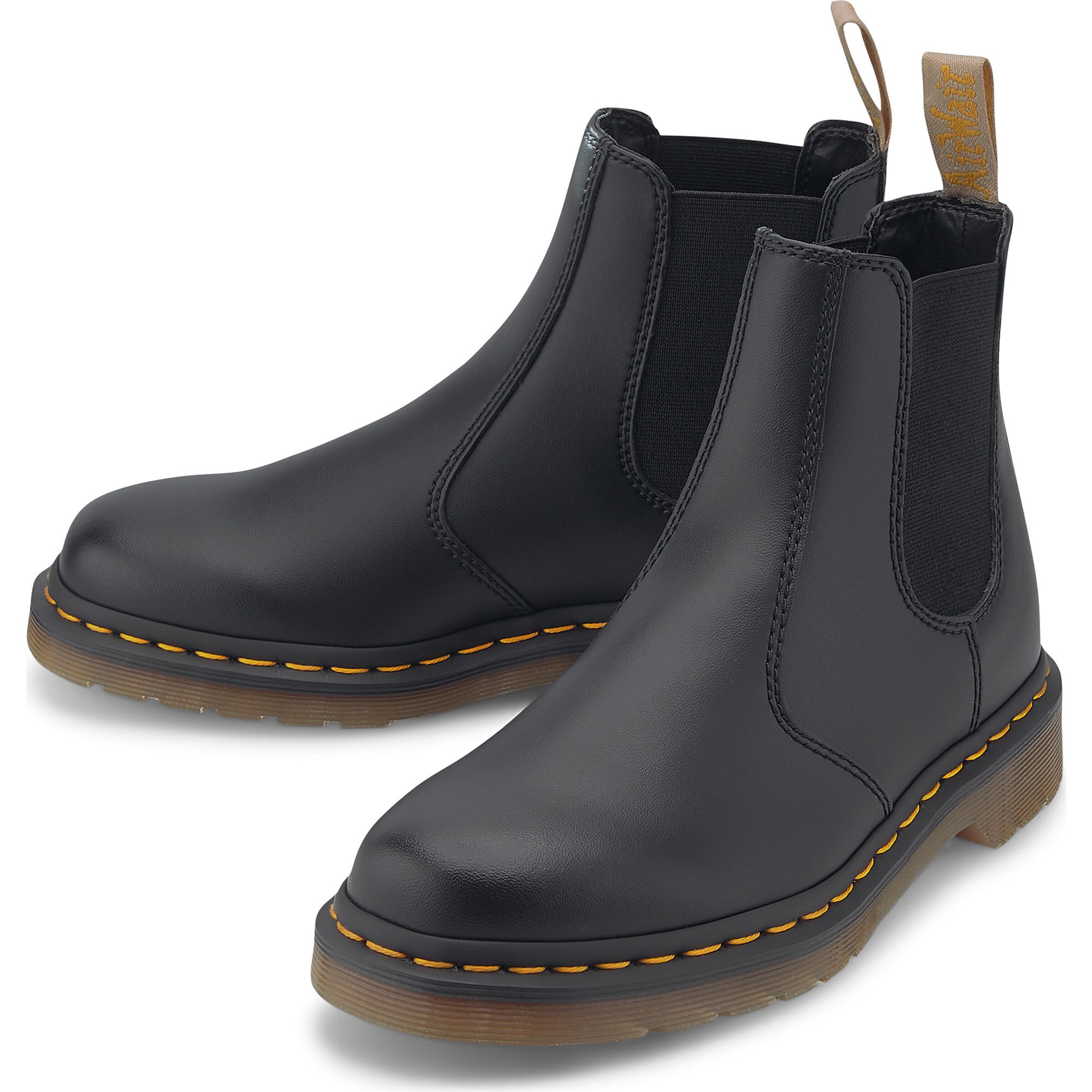 juoda Dr. Martens „Chelsea“ batai