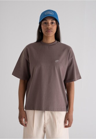 T-Shirt 'Grand Resort' Prohibited en gris