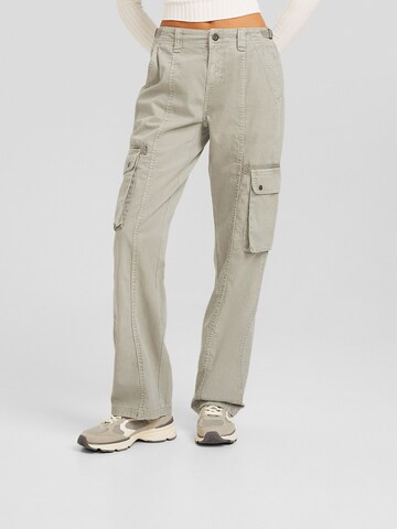 Bershka Loosefit Cargobroek in Beige: voorkant