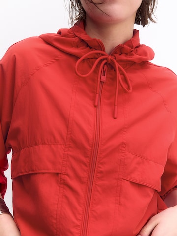 Pull&Bear Prehodna jakna | rdeča barva