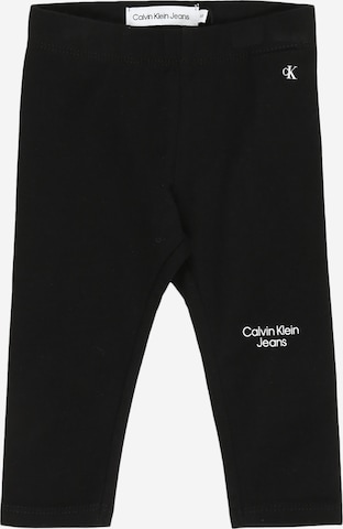 Calvin Klein Jeans سراويل ضيقة بلون أسود: الأمام