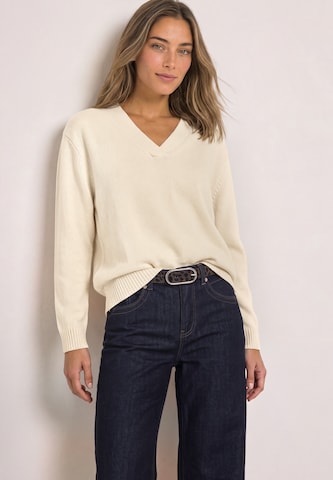 STREET ONE Langarm Pullover mit V-Ausschnitt in Beige: Vorderseite