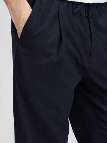 Casual Friday Loosefit Bundfaltenhose ' HAAKAN' in Blau