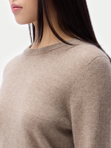 GOBI Cashmere Trui 'Women's Essential Cashmere Crewneck Sweater' in Beige