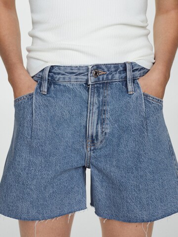 Largi Pantaloni cu cute 'Ibiza' de la MANGO pe albastru