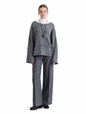 MANUKA Sweater in Grey: front