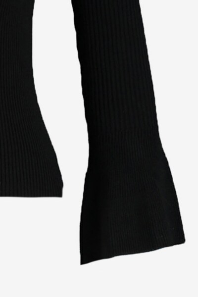 Trendyol Sweater in XS in Black, Item view