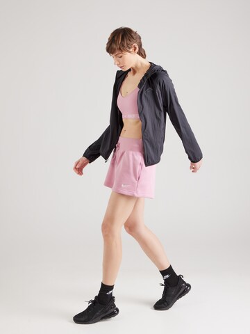 Veste de sport 'TRAIL' NIKE en noir