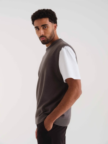 ABOUT YOU x Kevin Trapp Sweater Vest 'Danny' in Grey
