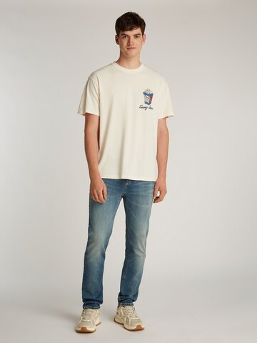 Tommy Jeans Μπλουζάκι 'NOVELTY 2' σε λευκό