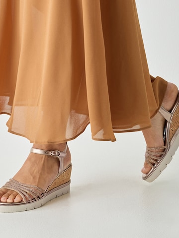 Tamaris Босоножки с ремешком в Бронзовый