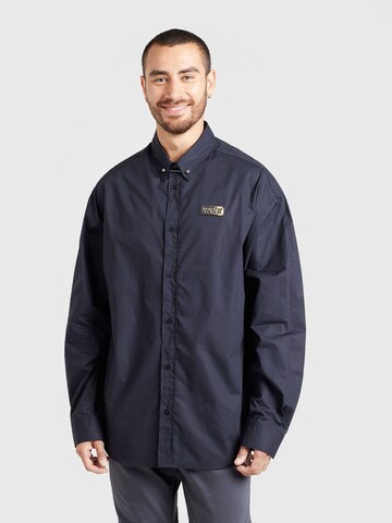 Versace Jeans Couture Comfort Fit Πουκάμισο σε μαύρο: μπροστά