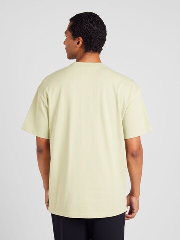 Nike Sportswear Μπλουζάκι 'Premium Essentials' σε πράσινο