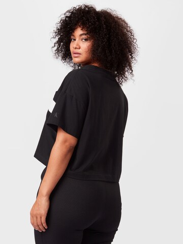 Calvin Klein Jeans Curve - Camiseta 'Hero' en negro