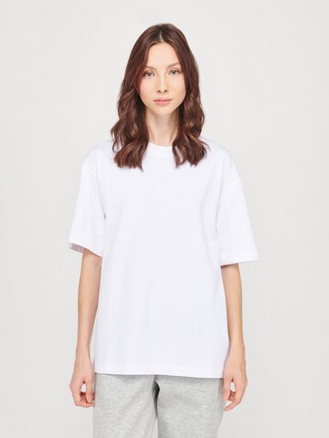 ABOUT YOU x VIAM Studio Shirt 'Goal' in White: front