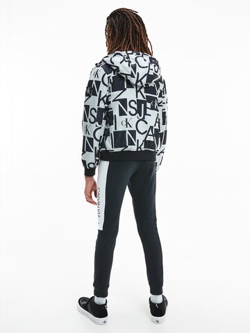 Calvin Klein Jeans Prehodna jakna | siva barva