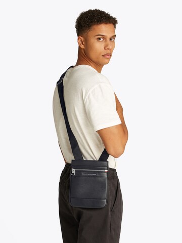TOMMY HILFIGER Skuldertaske 'CENTRAL' i sort