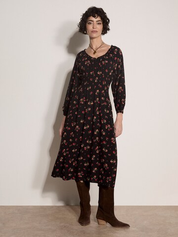Apricot Dress ' ' in Black
