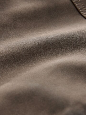 Next Преходно яке в кафяво