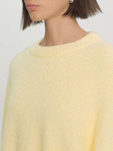 Pullover extra large 'Ulva' di EDITED in giallo