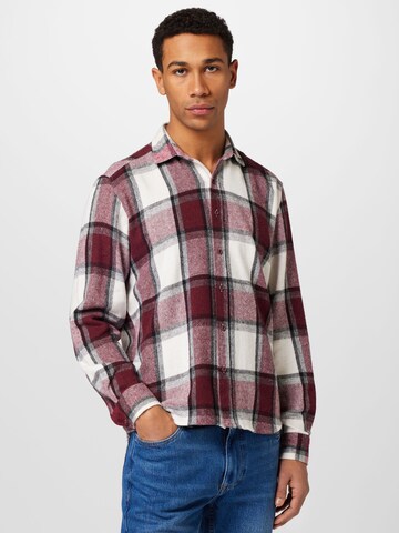 Regular fit Camicia di Trendyol in rosso: frontale