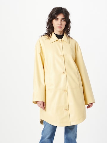 Moves Between-Seasons Coat 'Macisa' in Yellow: front