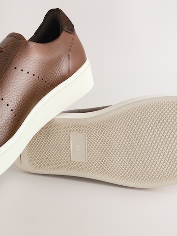 Sneaker bassa di Next in marrone