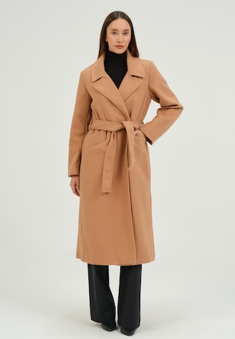 Basics and More Winter Coat in Beige: front