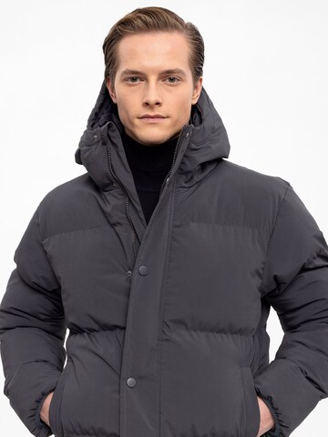 Cappotto invernale di Antioch in grigio