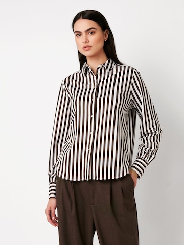 DESOTO Blouse in Brown: front