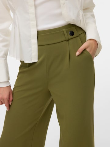 VERO MODA Široke hlačnice Hlače z naborki 'VMSTAR' | zelena barva