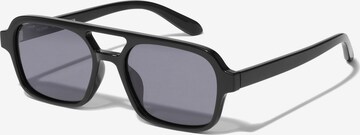 Lunettes de soleil 'CASS' Pilgrim en noir : devant