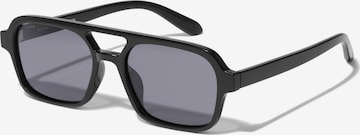 Pilgrim Sunglasses 'CASS' in Black: front
