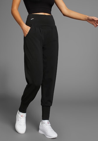 FAYN SPORTS Tapered Workout Pants in Black