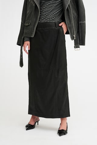 My Essential Wardrobe Skirt in Black: front
