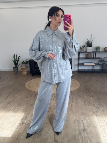 Maglietta 'SEQUINS' di KAVAZI in grigio