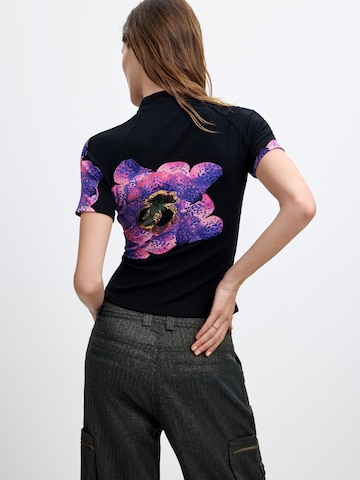 Tricou de la Desigual pe negru