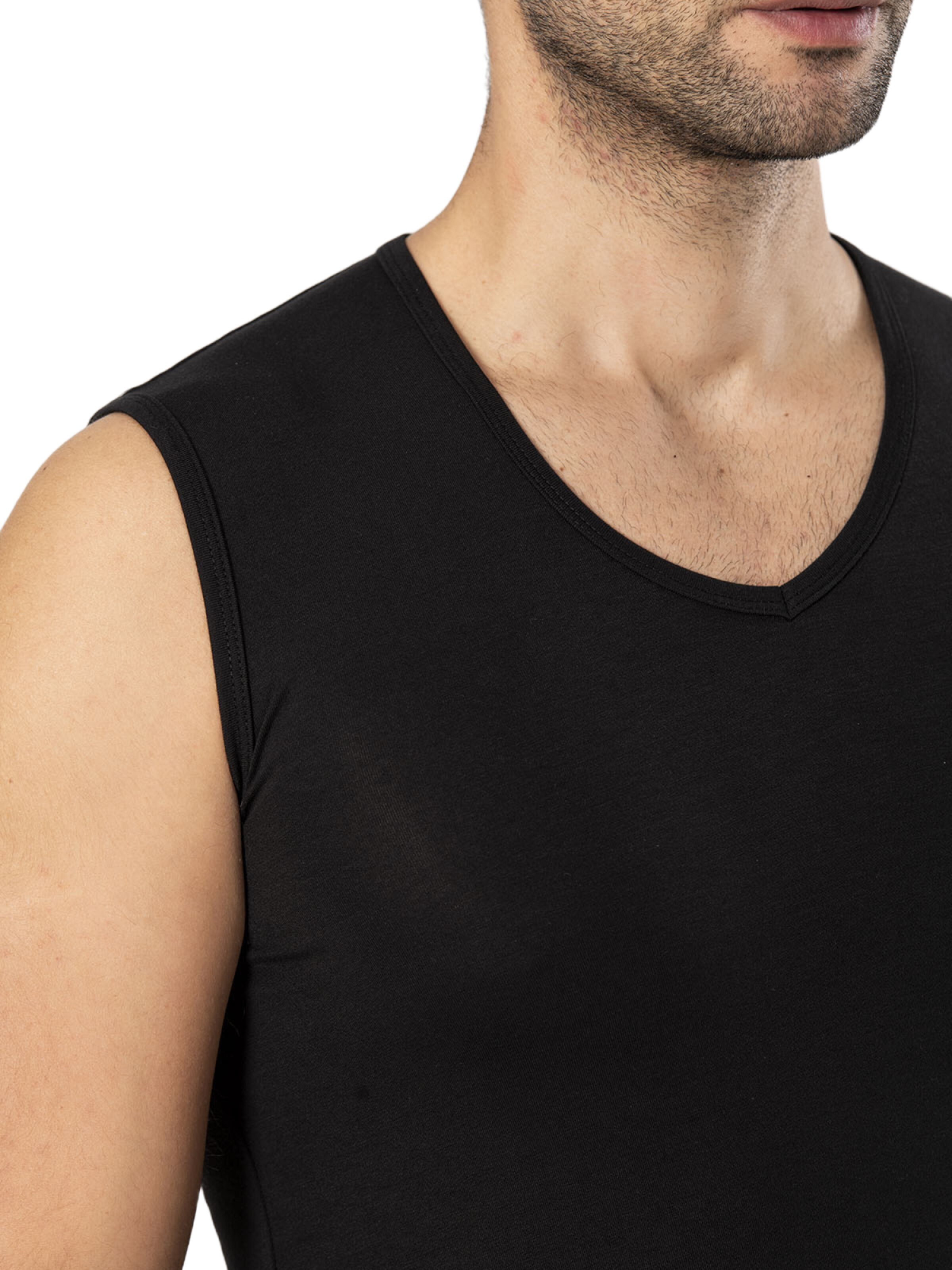 Weweus Undershirt in Black