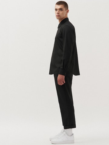 Studio Seidensticker Regular fit Button Up Shirt in Black: front