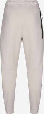 Tapered Pantaloni di Nike Sportswear in beige