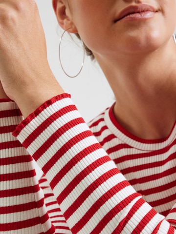 Tricou 'SLFAnna' de la SELECTED FEMME pe roșu
