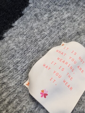 LIKS. Munich Tröja 'Damenstrickpullover mit Sternmotiv - AliceC' i grå