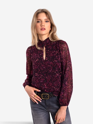 THE-ARE Blouse in Rood: voorkant