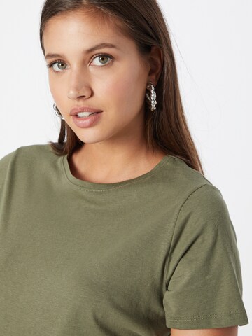 NEW LOOK Koszulka 'GIRLFRIEND' w kolorze zielony