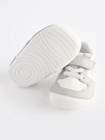 Sneaker de la Next pe gri